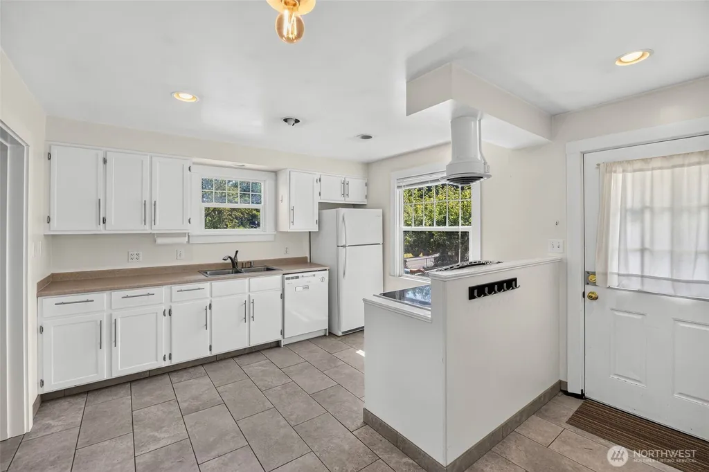 4417 Seahurst Avenue Everett WA 98203