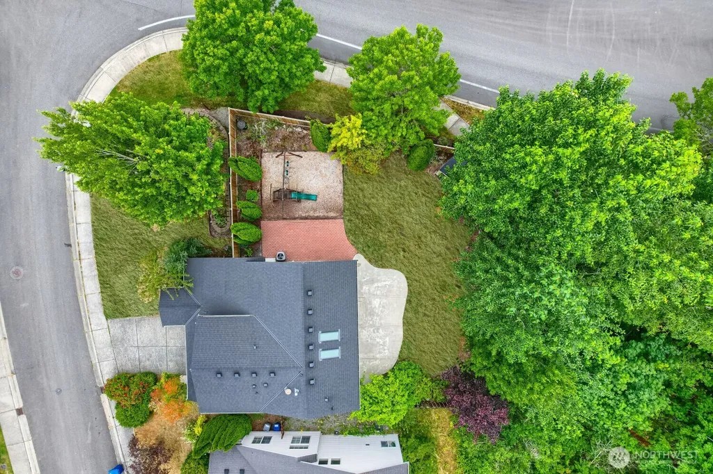 24218 SE 9th Street Sammamish WA 98075