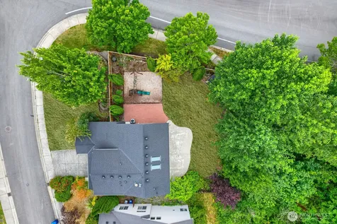 24218 SE 9th Street Sammamish WA 98075