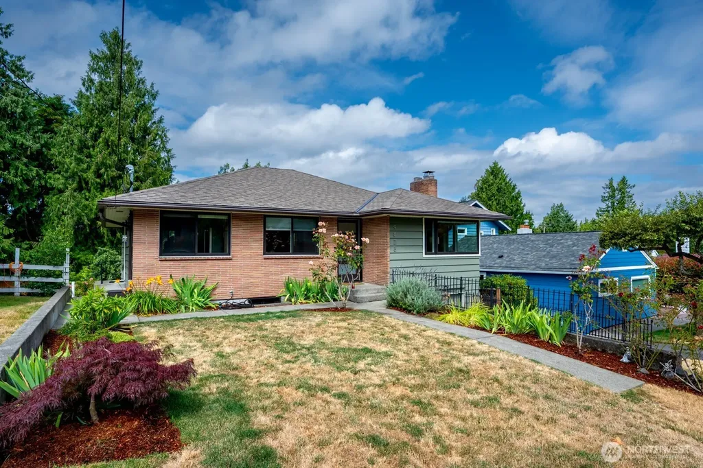 9823 41st Avenue SW Seattle WA 98136