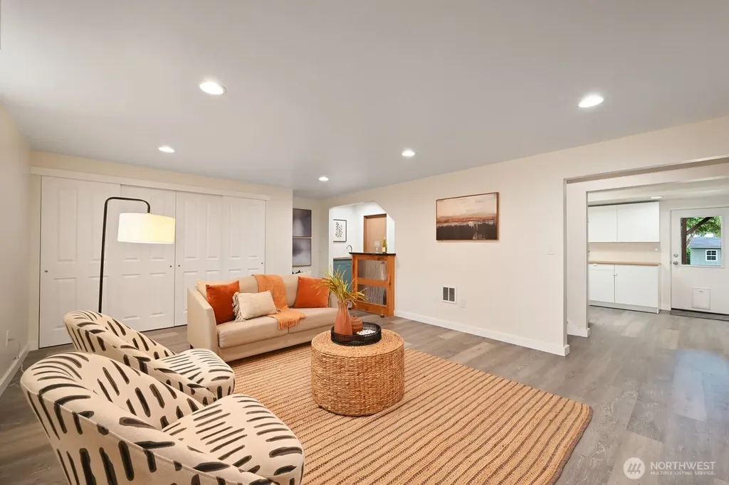 9823 41st Avenue SW Seattle WA 98136