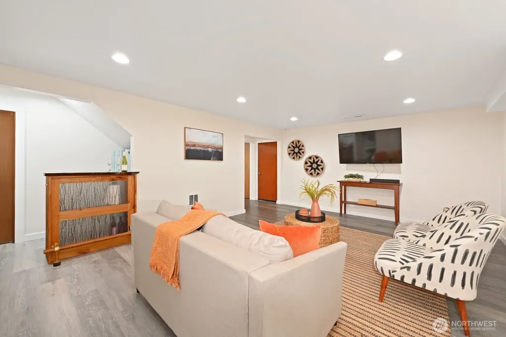9823 41st Avenue SW Seattle WA 98136