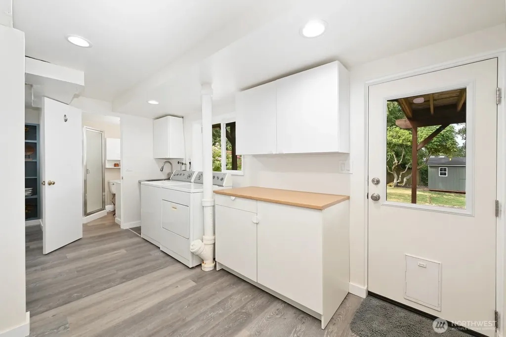 9823 41st Avenue SW Seattle WA 98136