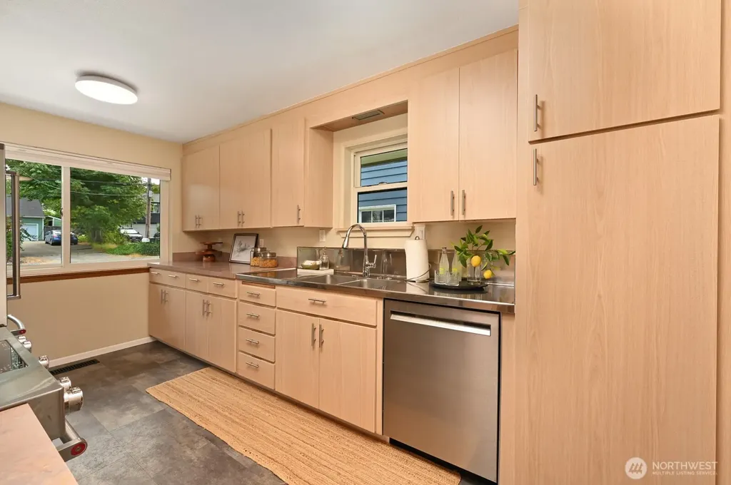9823 41st Avenue SW Seattle WA 98136
