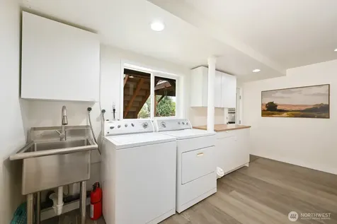 9823 41st Avenue SW Seattle WA 98136