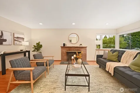 9823 41st Avenue SW Seattle WA 98136