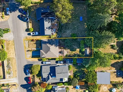 9823 41st Avenue SW Seattle WA 98136