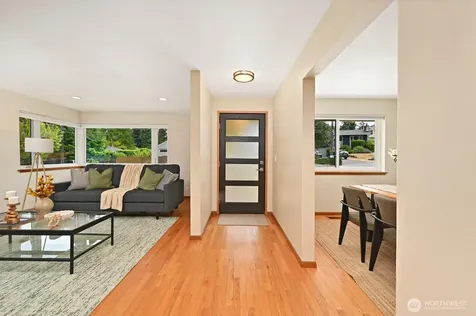 9823 41st Avenue SW Seattle WA 98136