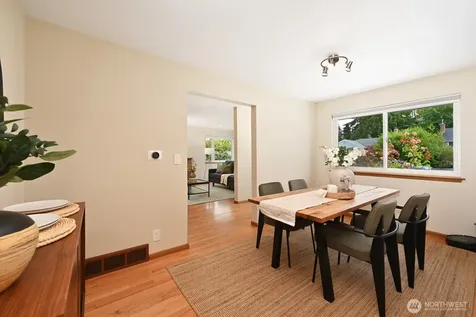 9823 41st Avenue SW Seattle WA 98136