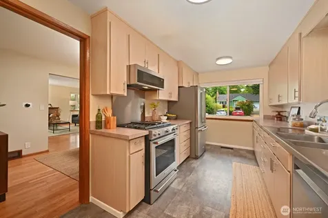 9823 41st Avenue SW Seattle WA 98136