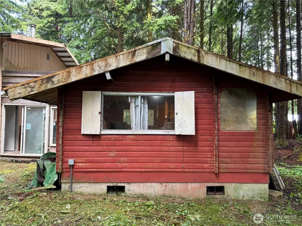 33 Oceanview Drive N Taholah WA 98587
