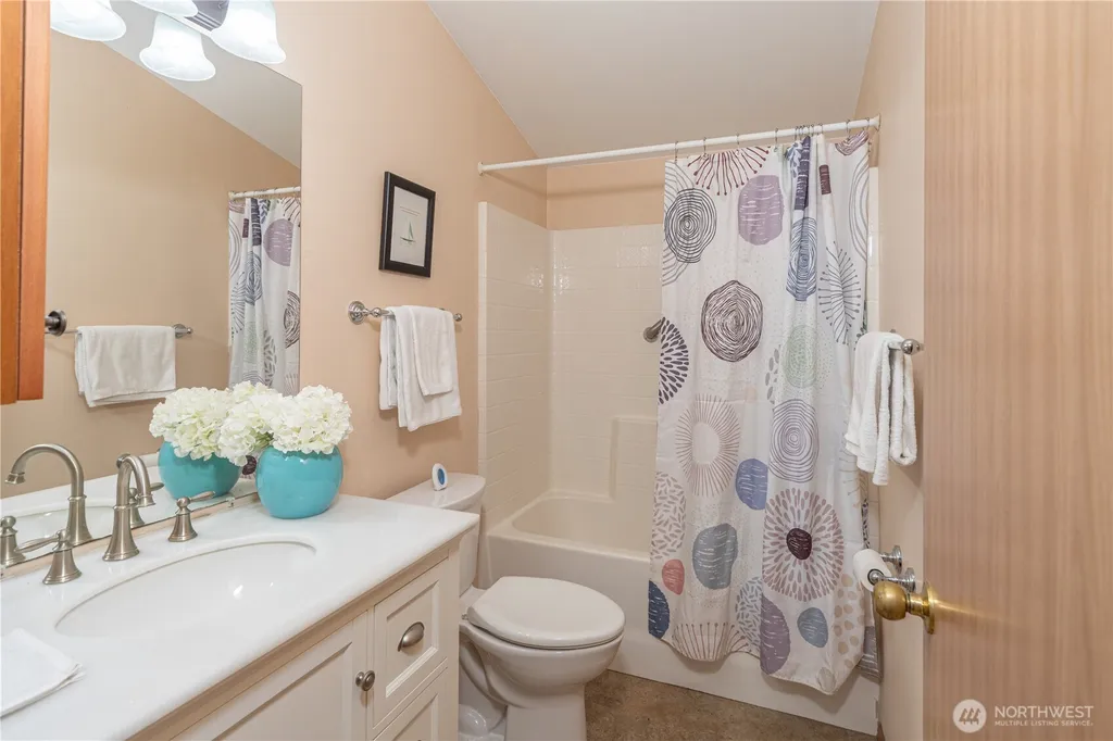 2364 Highland Loop Port Townsend WA 98368
