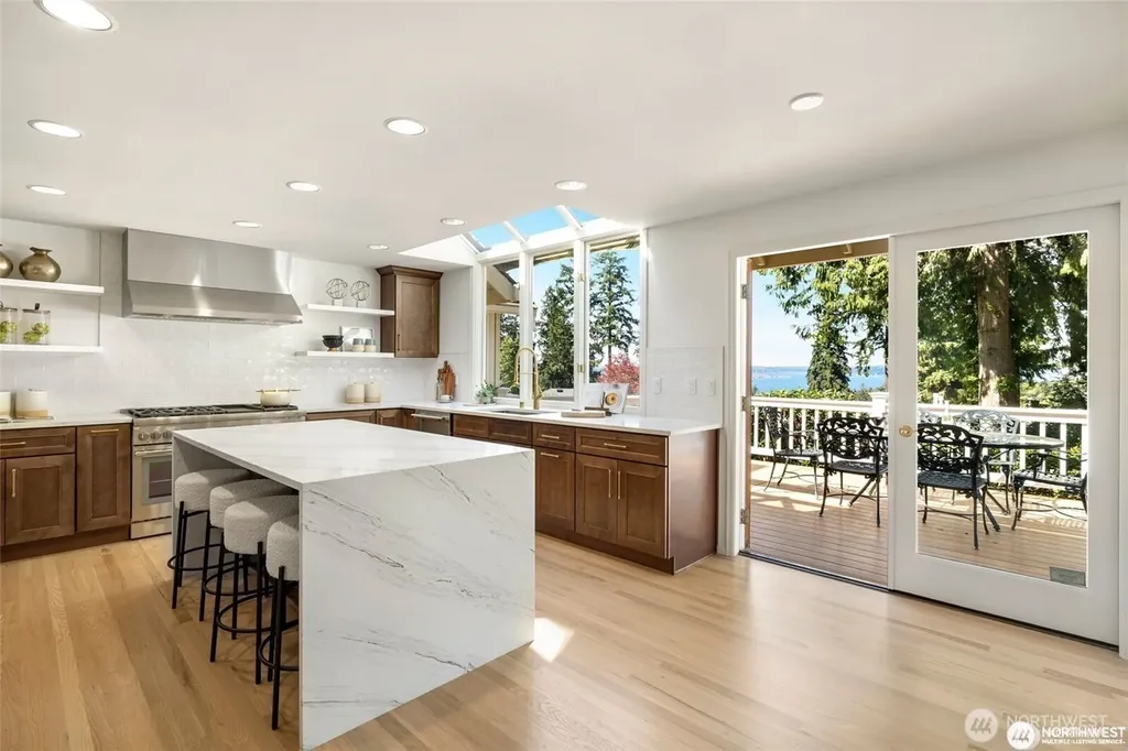 9416 NE 25th Street Bellevue WA 98004