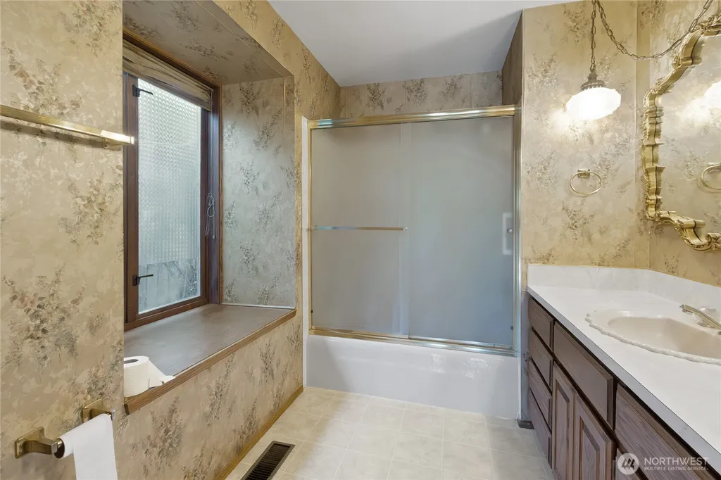 4320 Shore Drive NW Gig Harbor WA 98335