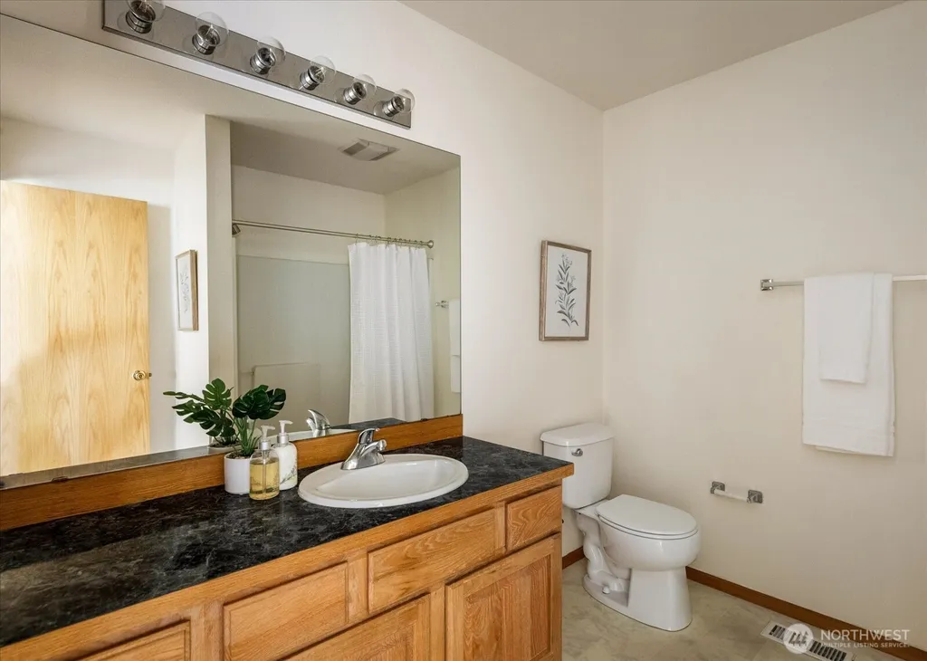 685 SW 1st Avenue Oak Harbor WA 98277