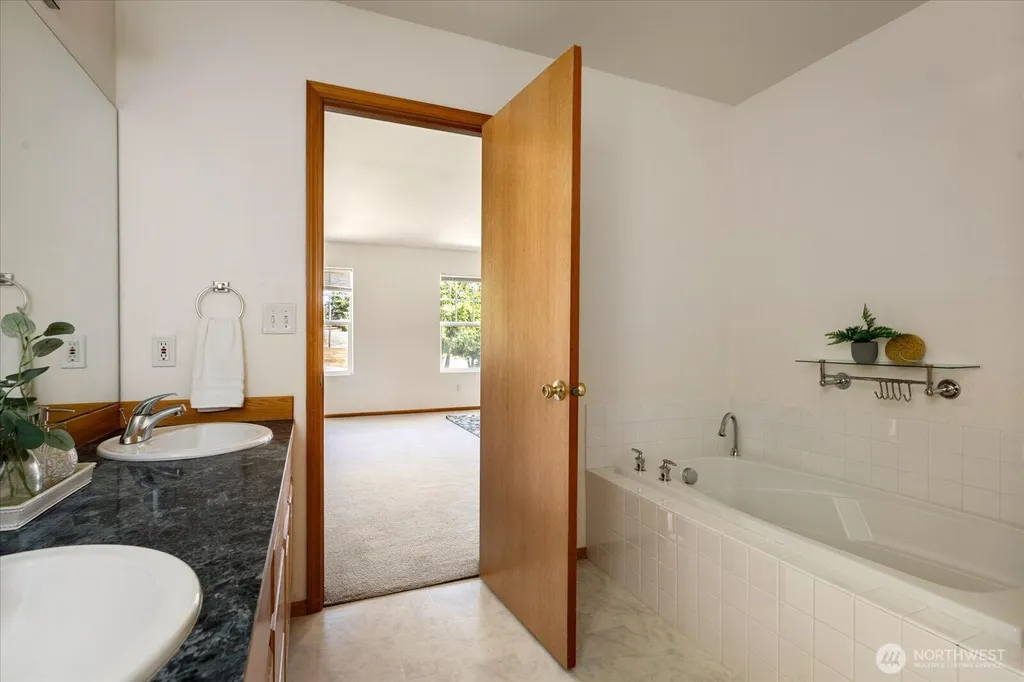 685 SW 1st Avenue Oak Harbor WA 98277