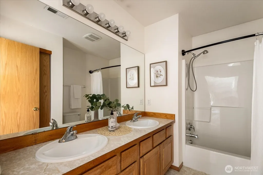 685 SW 1st Avenue Oak Harbor WA 98277