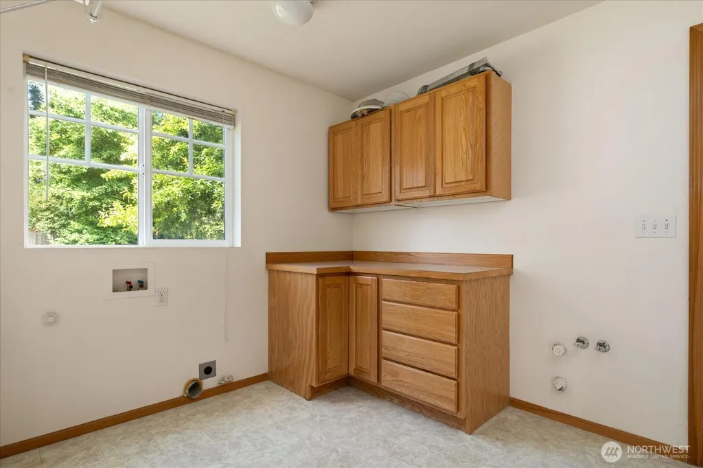 685 SW 1st Avenue Oak Harbor WA 98277