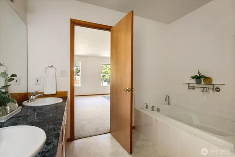 685 SW 1st Avenue Oak Harbor WA 98277