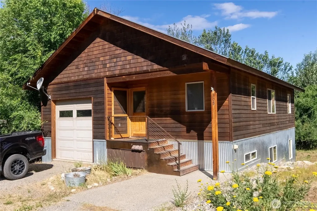 308 Washington Street Winthrop WA 98862