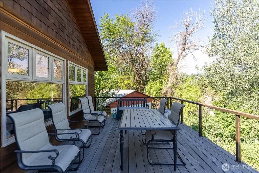 308 Washington Street Winthrop WA 98862