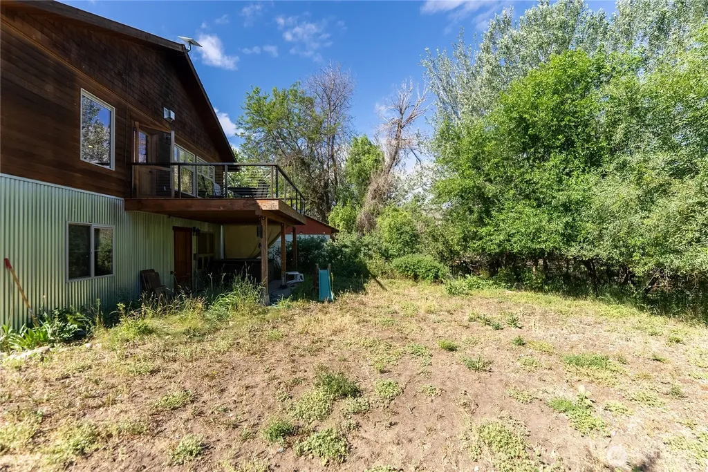 308 Washington Street Winthrop WA 98862