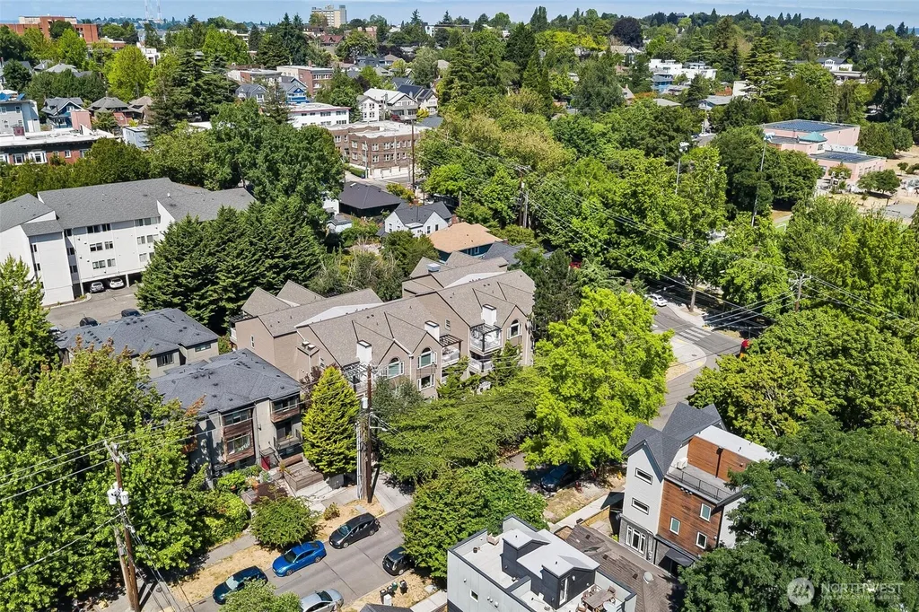 215 20th Avenue E Seattle WA 98112