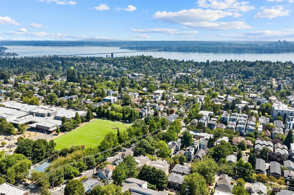 215 20th Avenue E Seattle WA 98112