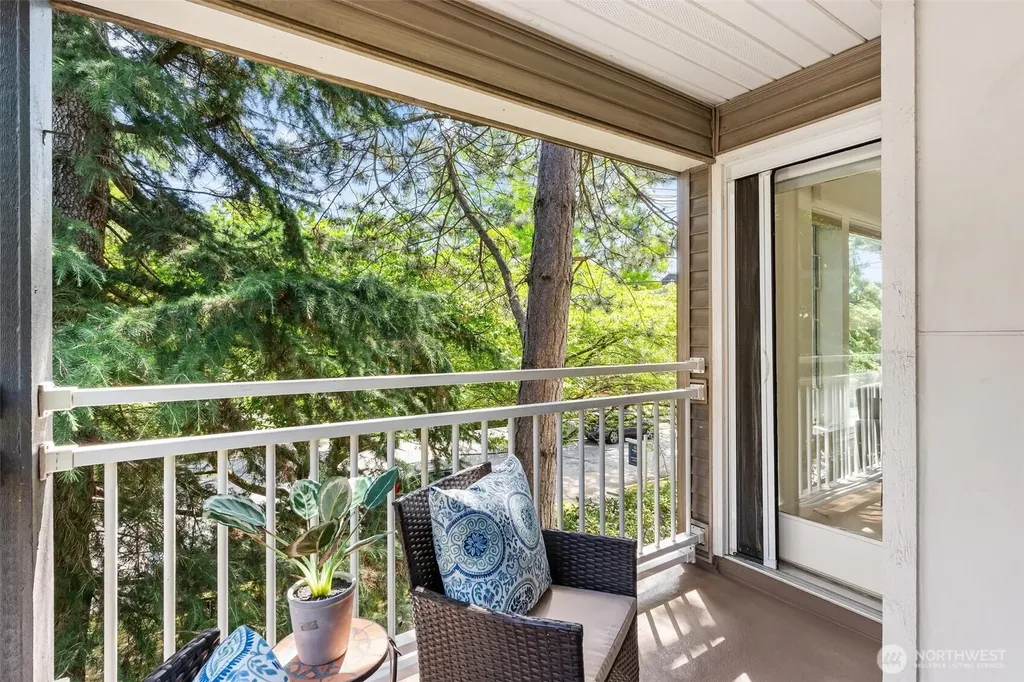 215 20th Avenue E Seattle WA 98112