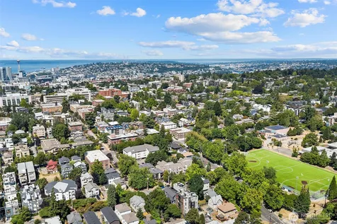 215 20th Avenue E Seattle WA 98112