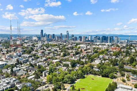 215 20th Avenue E Seattle WA 98112