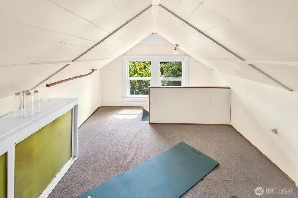 6322 5th Avenue NE Seattle WA 98115