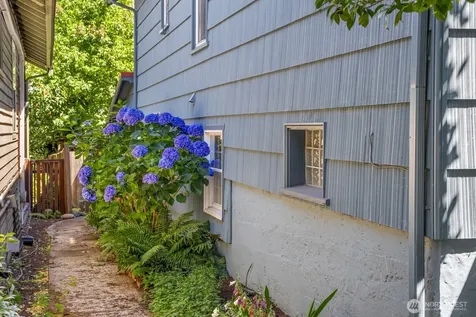 6322 5th Avenue NE Seattle WA 98115