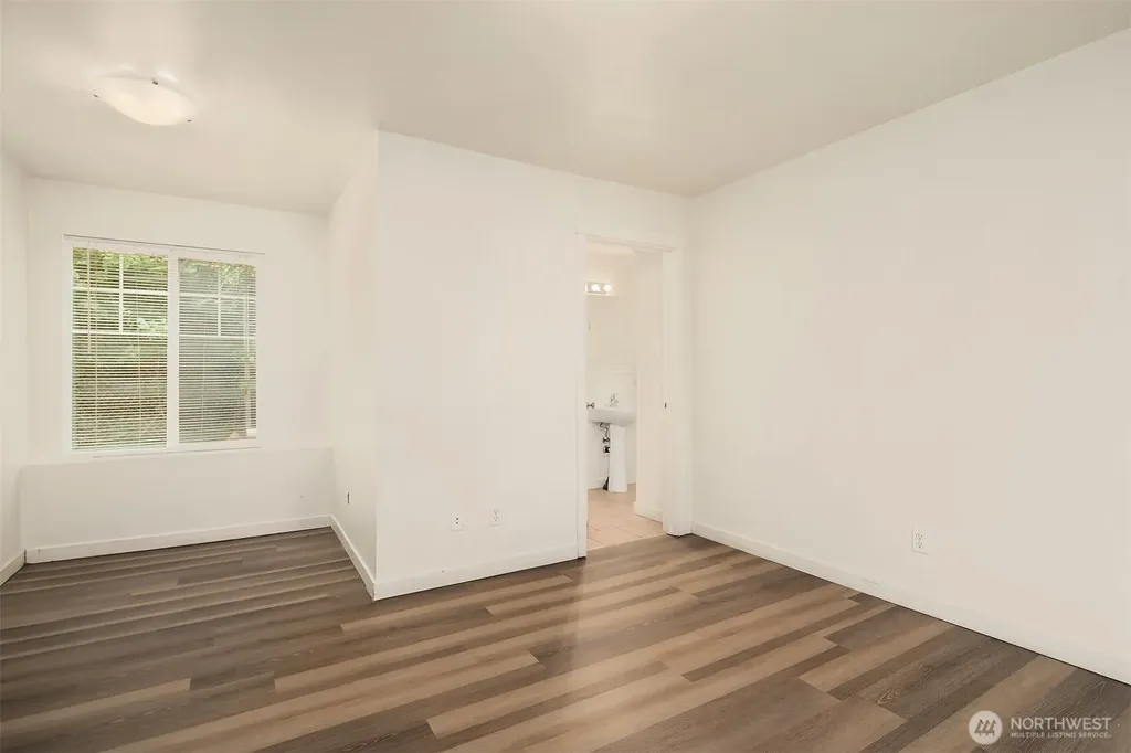 4218 Pasadena Place NE Seattle WA 98105