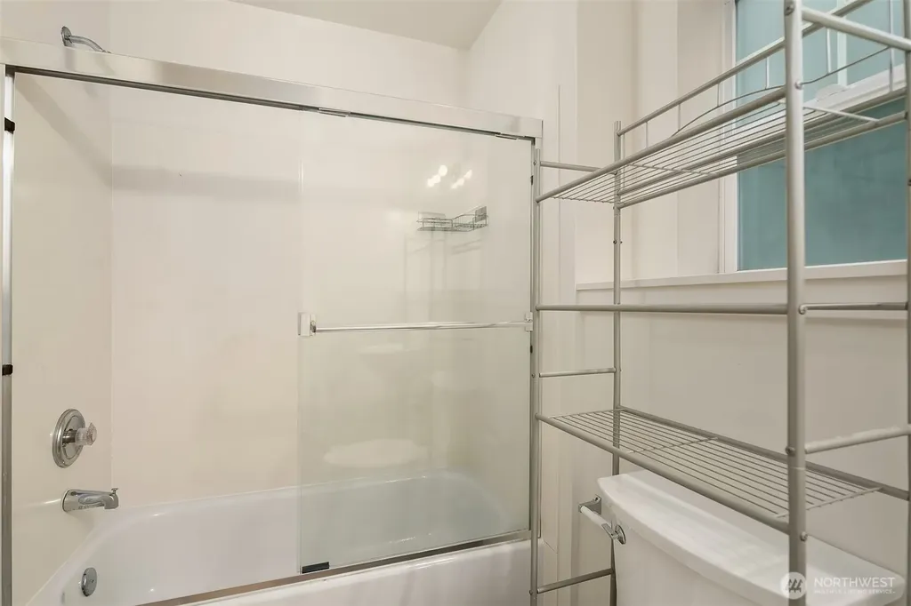 4218 Pasadena Place NE Seattle WA 98105
