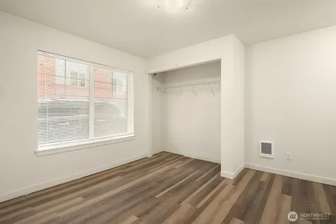 4218 Pasadena Place NE Seattle WA 98105