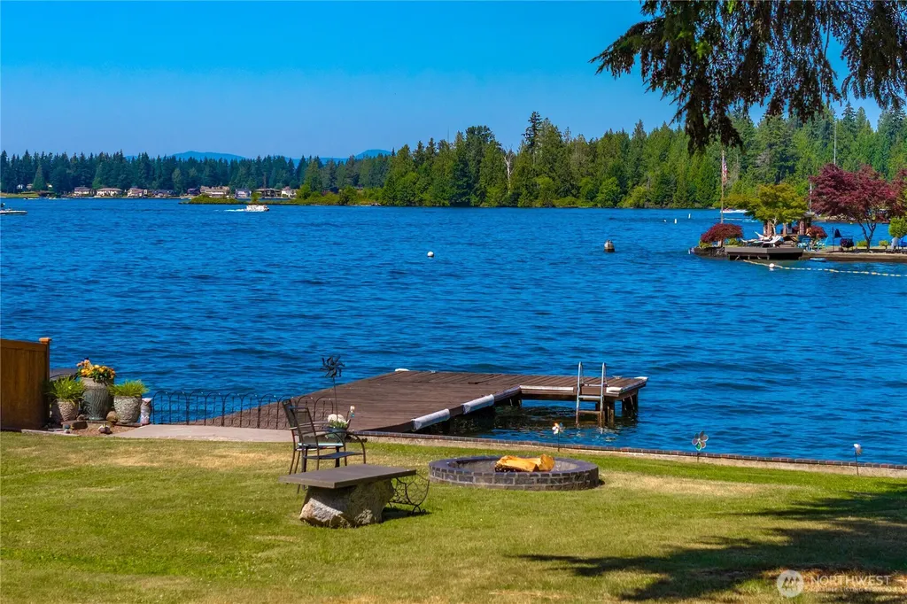 5419 W Tapps Drive E Lake Tapps WA 98391