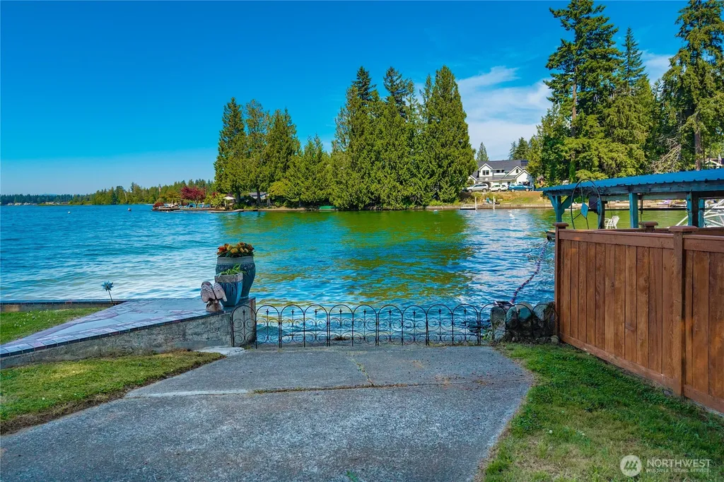 5419 W Tapps Drive E Lake Tapps WA 98391