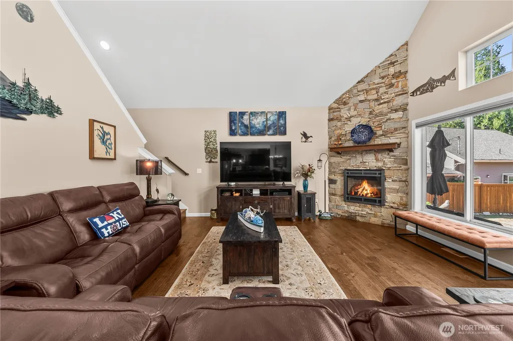 5419 W Tapps Drive E Lake Tapps WA 98391