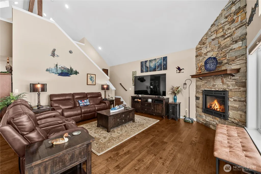 5419 W Tapps Drive E Lake Tapps WA 98391