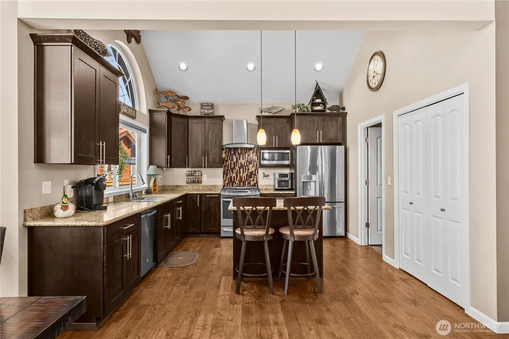 5419 W Tapps Drive E Lake Tapps WA 98391
