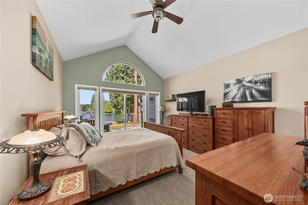 5419 W Tapps Drive E Lake Tapps WA 98391