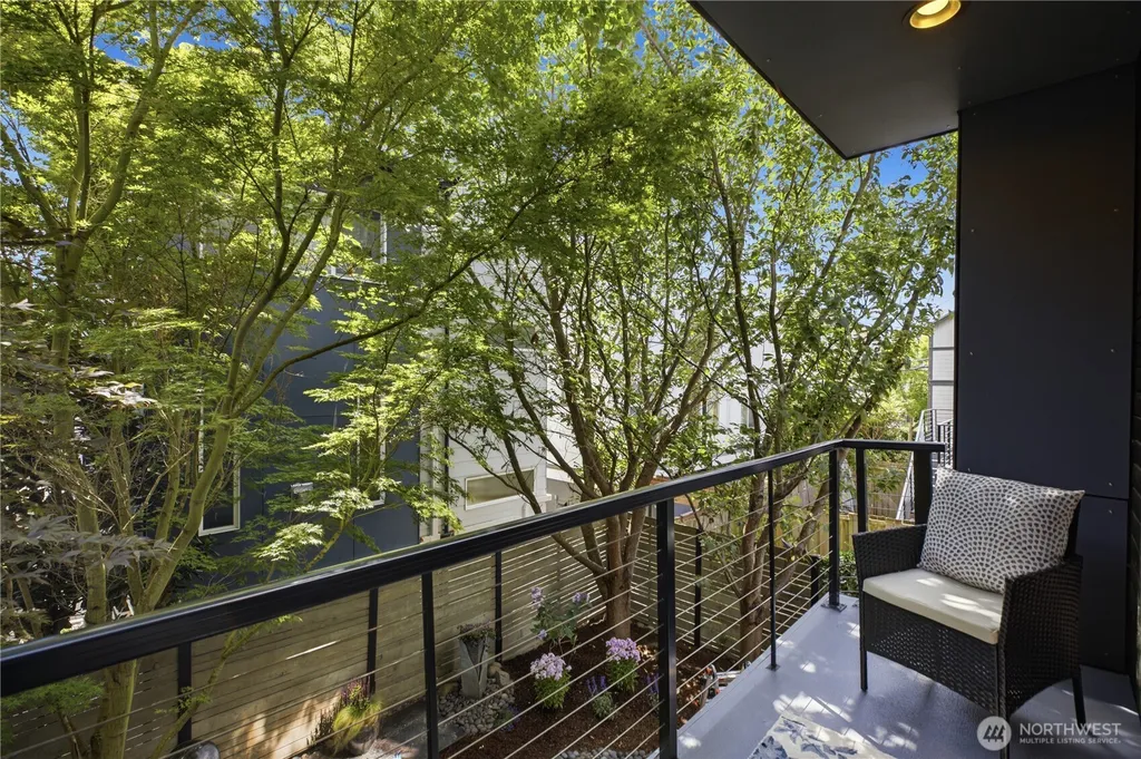 6714 Mary Avenue NW Seattle WA 98117