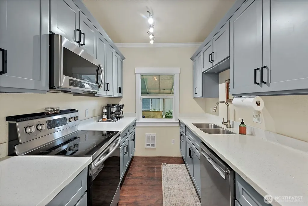 6829 S Thompson Avenue Tacoma WA 98408