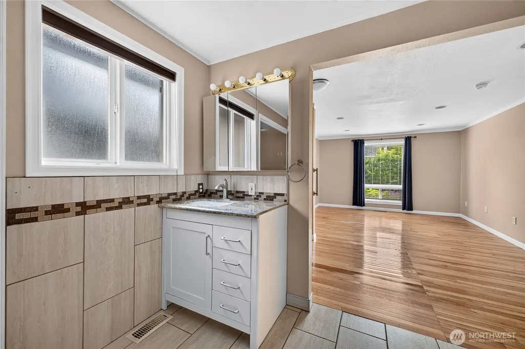 6502 Avondale Road SW Lakewood WA 98499