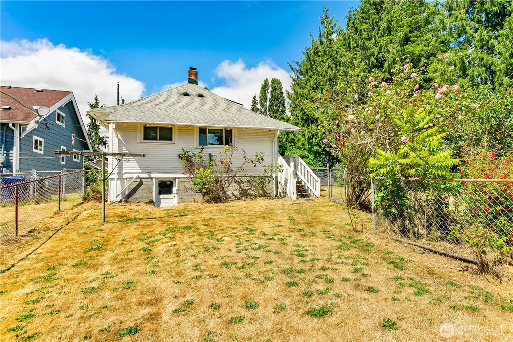 1424 S 45th Street Tacoma WA 98418