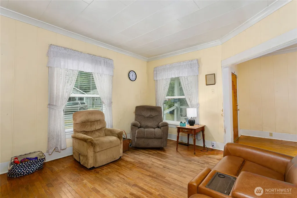 1424 S 45th Street Tacoma WA 98418