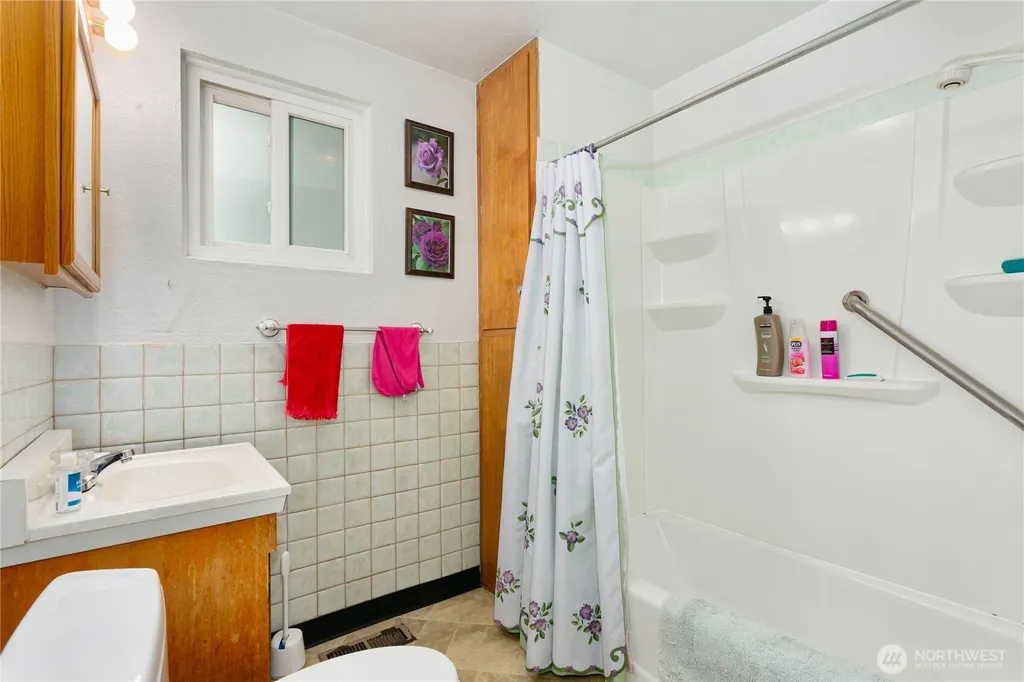 1424 S 45th Street Tacoma WA 98418