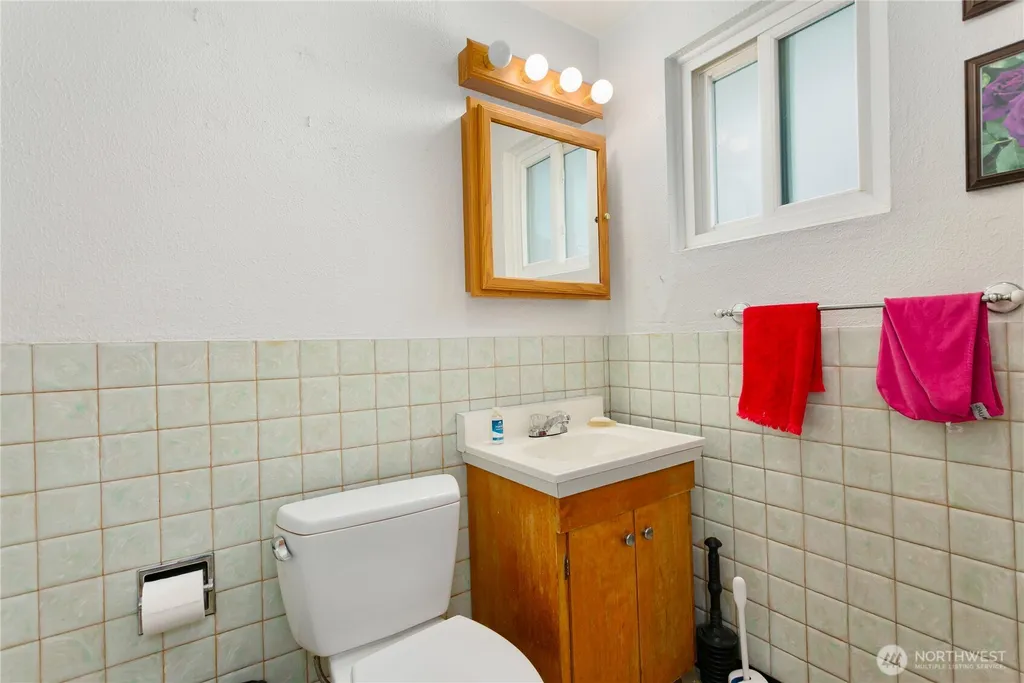 1424 S 45th Street Tacoma WA 98418