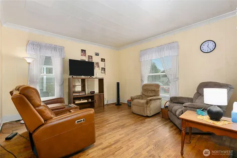 1424 S 45th Street Tacoma WA 98418